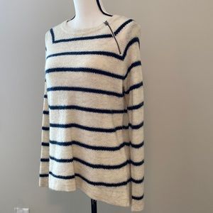 ABERCROMBIE & FITCH Zipper Shoulder Accent Striped Sweater Cream/Navy SZ MEDIUM